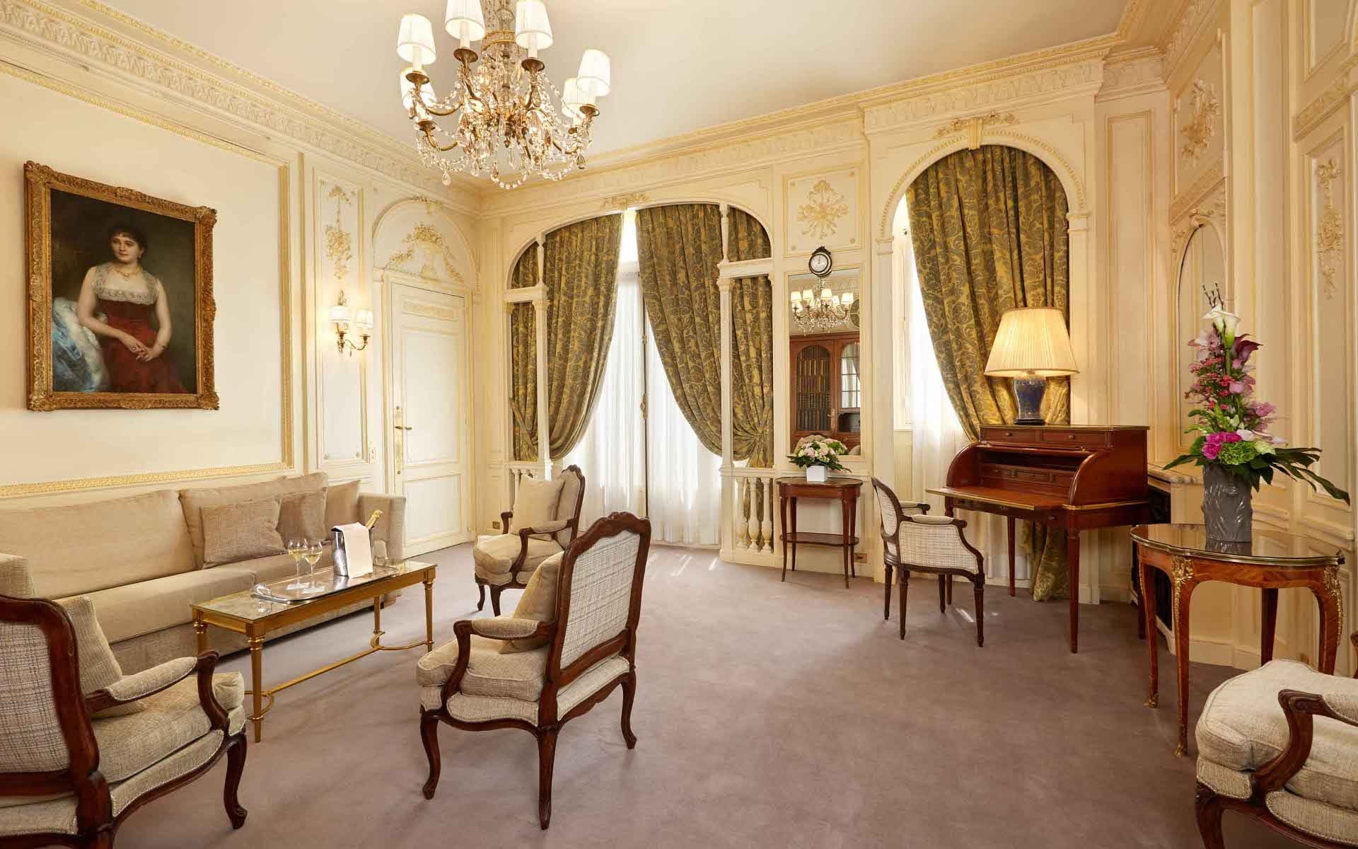 266/5-Suites/suite-prestige/Suite Prestige 2 Living Room 1 -  Hotel Raphael Paris.jpg
